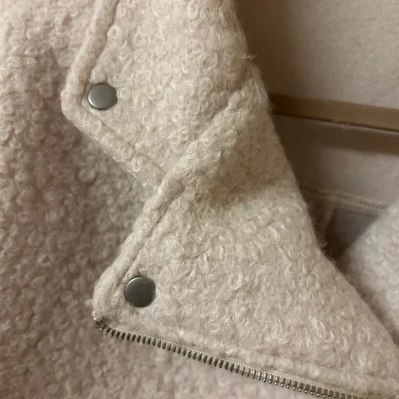 No Boundaries Asymmetric Sherpa Moto Cropped Jacket - Picture 7 of 10